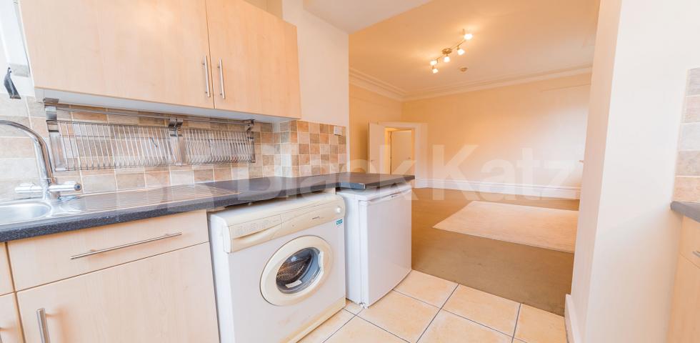 			1 Bedroom, 1 bath, 1 reception Flat			 Brook Road, HAMMERSMITH
